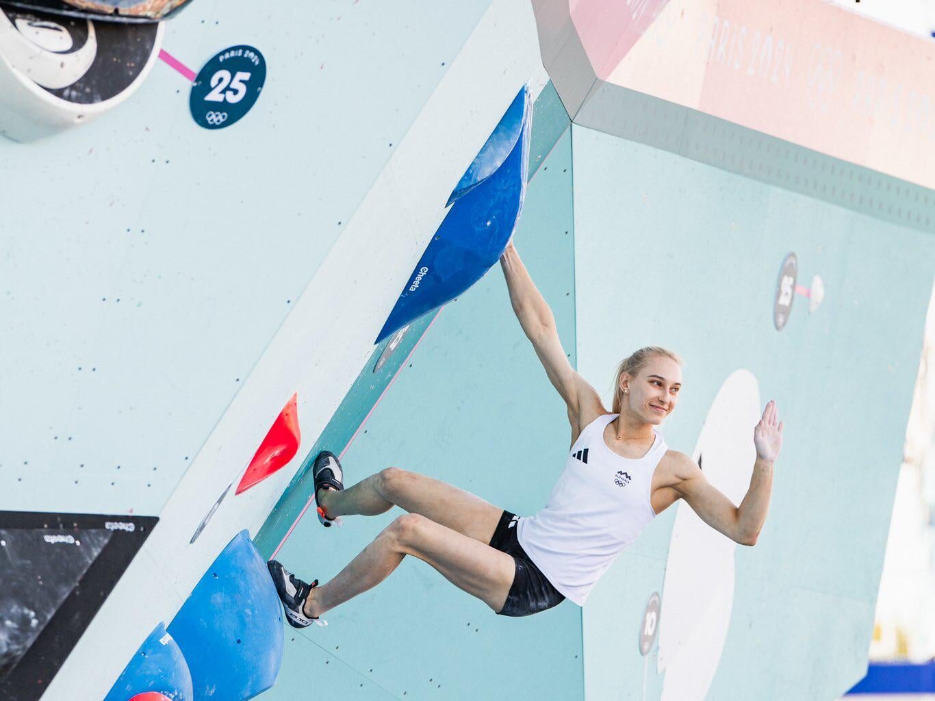 Janja Garnbert defends her title, back to back Olympic Gold for Slovenia in Sport Climbing 🥇🇸🇮