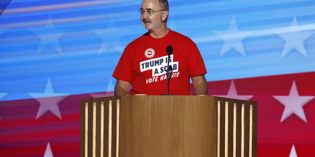 'Trump's a Scab' Chants Ring Out at DNC as Shawn Fain Rips Republican Nominee | Common Dreams