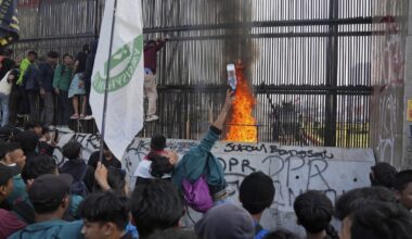 Ratification of Indonesian election law changes delayed as protesters try to storm parliament