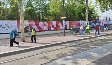 Getting Ready - Olympic rings replaced by Paralympics symbol in the streets of Paris. J-5!