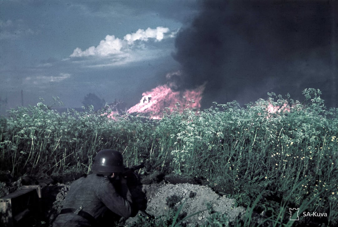 Firefight in Povenets, Finnish-occupied East Karelia, Soviet Union, 2 July 1942. [SA-Kuva, Finnish Wartime Photograph Archive] Original colour.