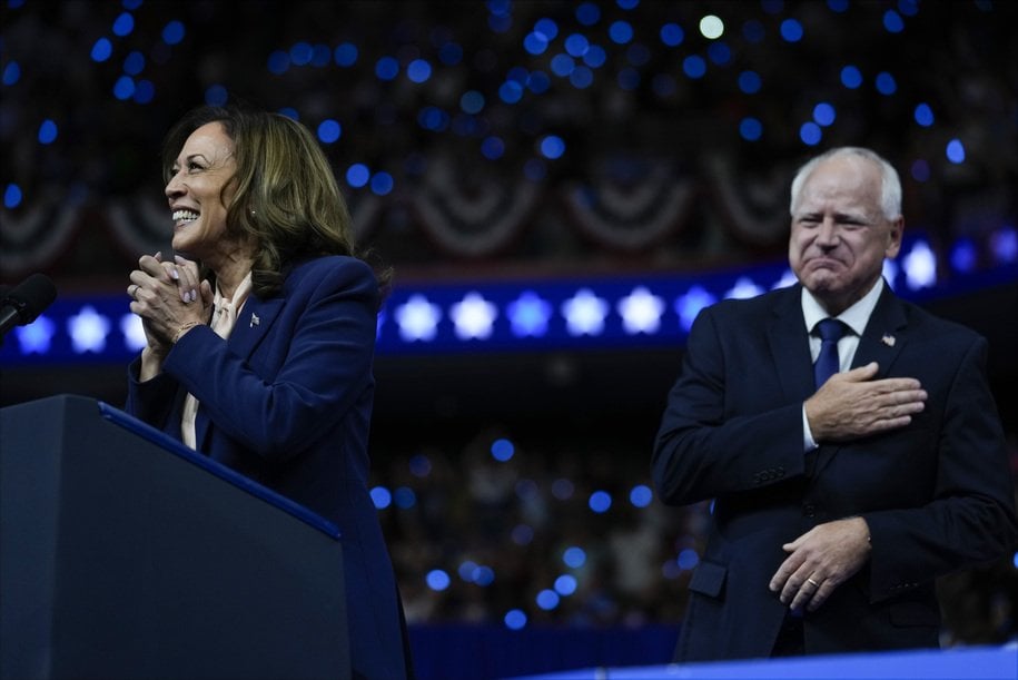 Kamala Harris and Tim Walz head to Arizona