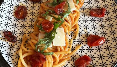 Spaghettone Tomates cerises brûlées, basilic & parmesan