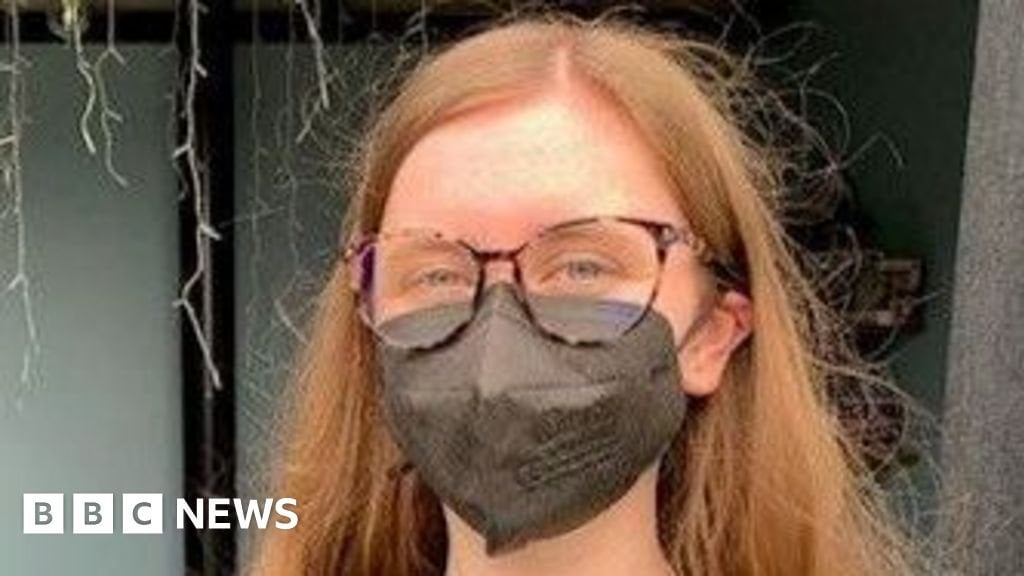 Young reporter faces abuse for wearing masks after covid - BBC News