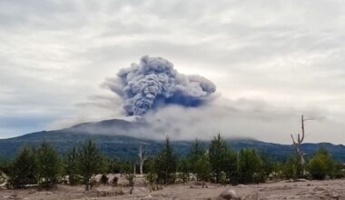 Kamtchatka : le volcan Chiveloutch entre en éruption après un puissant tremblement de terre