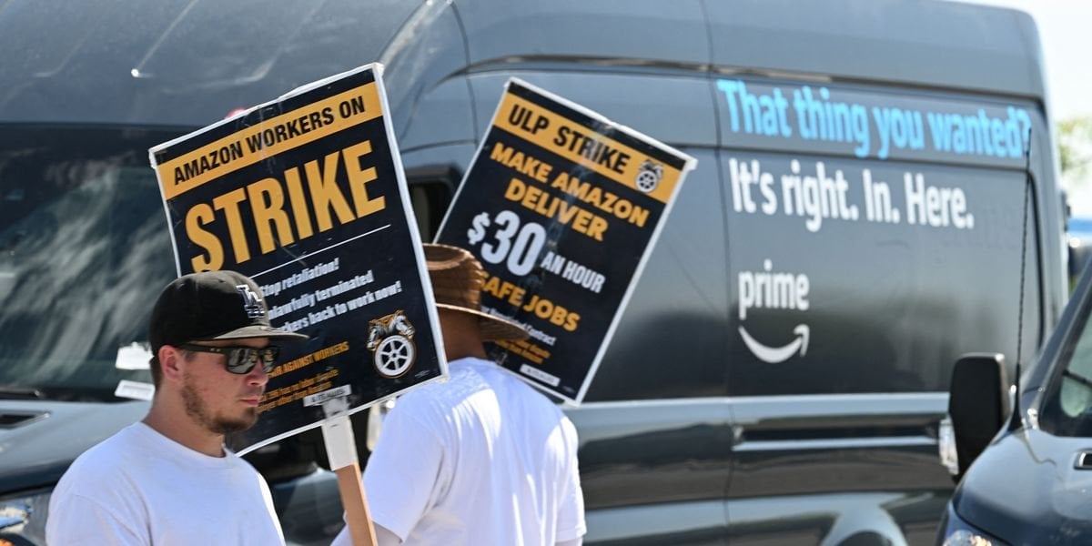 'Groundbreaking' Win as NLRB Rules Amazon Must Bargain With Delivery Drivers