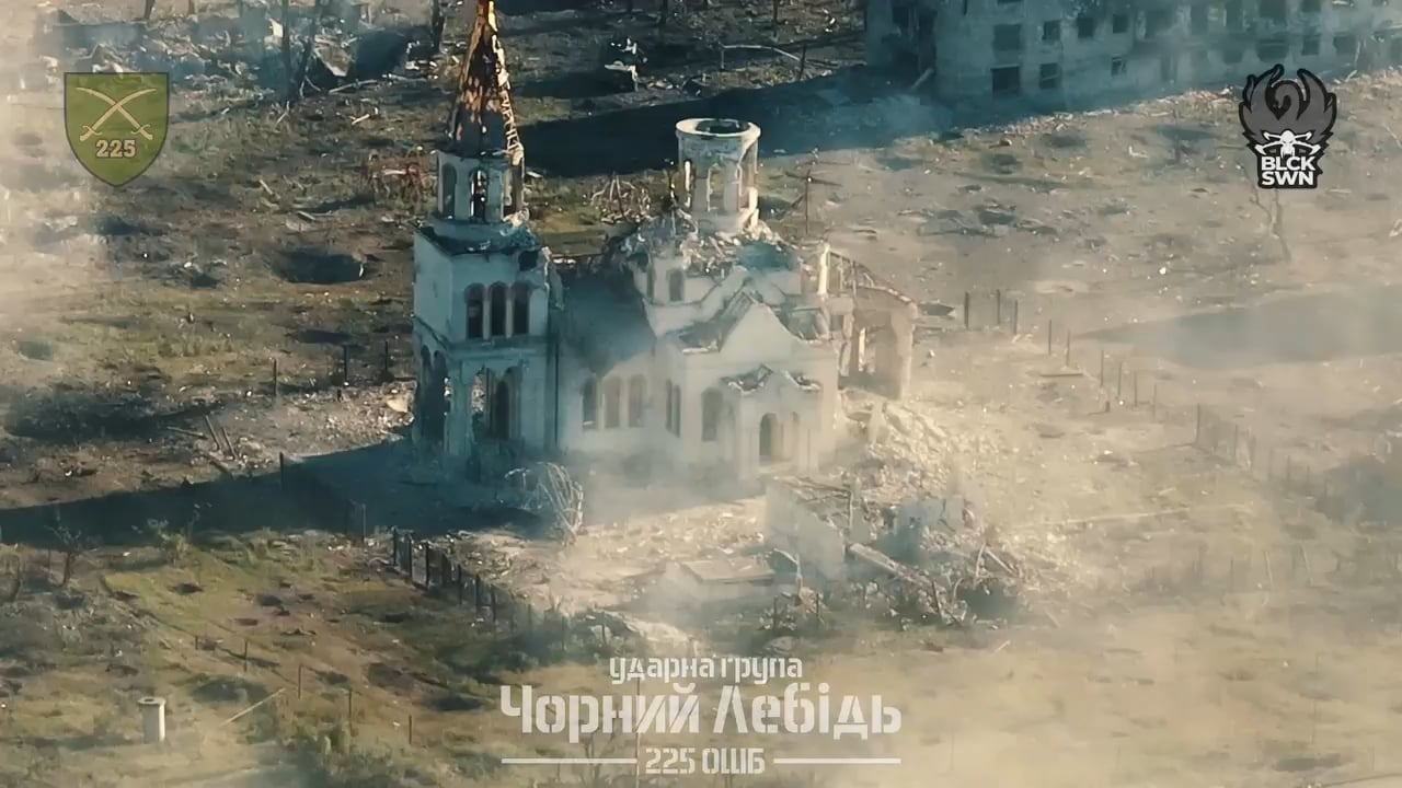 Ukrainian shelling of Russian positions in Chasiv Yar. Video shows the level of destruction the town has endured. August 2024