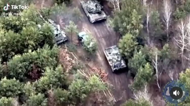 Ukrainian squad scraping tanks. Talked to the very guy recording these!