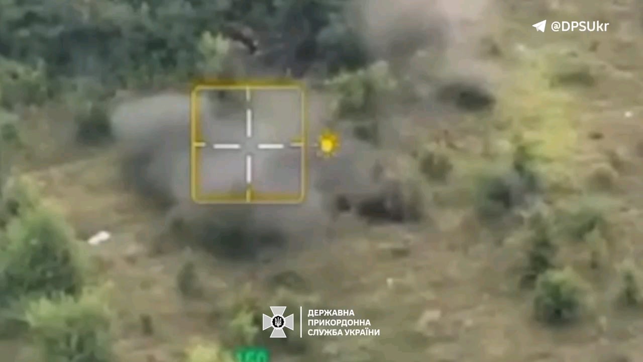 M101 105mm howitzer operating against Russian camouflaged positions with the guidance of observation drones in the Vovchansk front. Hart Border Guards Brigade, Published on August 10, 2024.