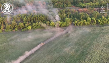 Danger close artillery cover on Ukrainian position, and subsequent evacuation by Bradley IFV, Pokrovsky direction