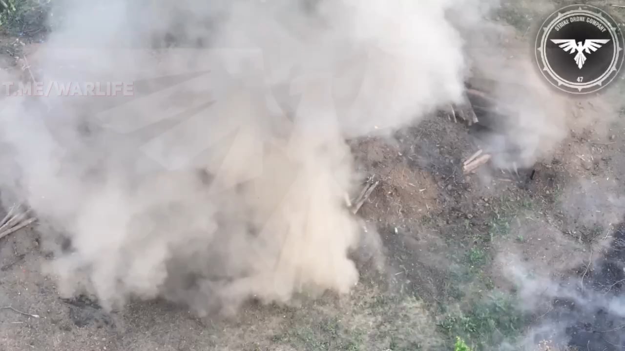 Ukrainian FPV drones attack russian infantry and dugout