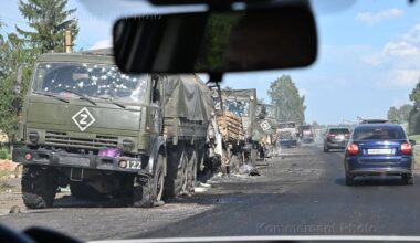 More photos of the destroyed Russian troop transport convoy - near Rylsk, in the Kursk Oblast - it was struck by a Ukrainian HIMARS missile strike.