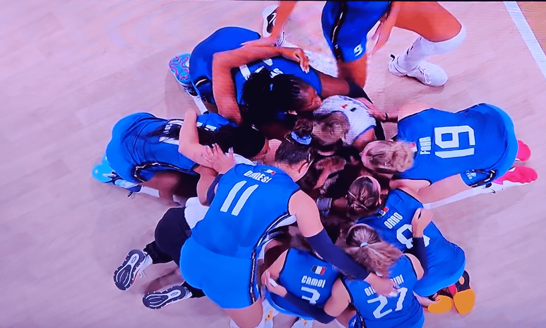 Italy wins gold in women's Volleyball