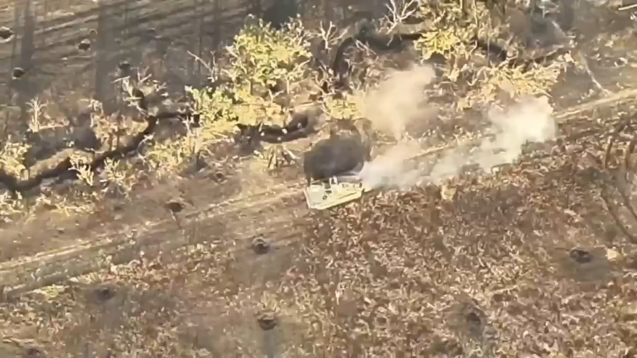 Russian assault on trenches goes bad, disembarked troops are immediately abandoned by their ride, and then subsequently gunned down by entrenched Ukrainian soldiers at close range.