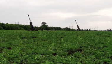 Two Ukrainian M777 firing in tandem on Russian positions, unknown location.