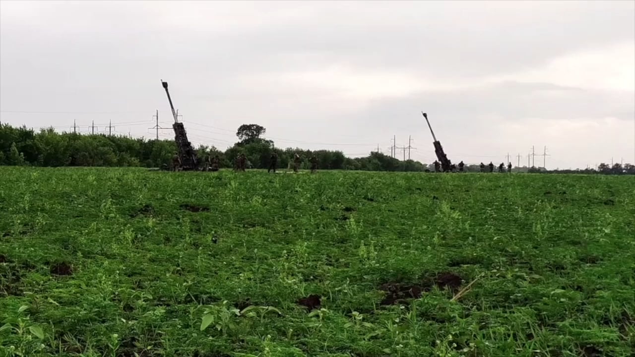 Two Ukrainian M777 firing in tandem on Russian positions, unknown location.