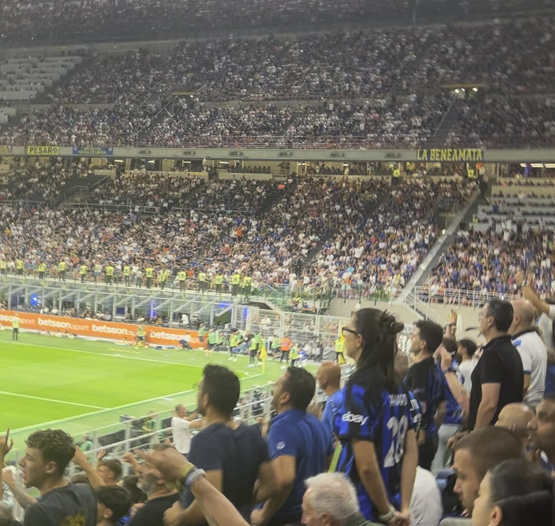 I was at the Inter v Lecce game this Saturday and this chant had the whole stadium turnt. Can anybody tell me what chant this is?