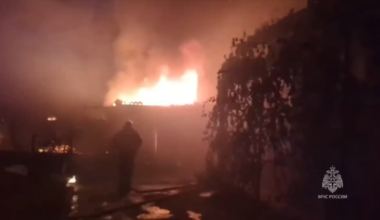 Burning oil depot in Rostov region, day 6 - Fire spread from oil depot to neaby city Proletarsk, 5 houses burns at this moment