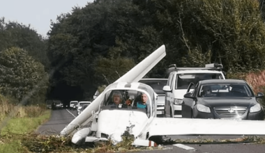 Plane crash landed on busy A419 in Gloucestershire, miraculously no one hurt