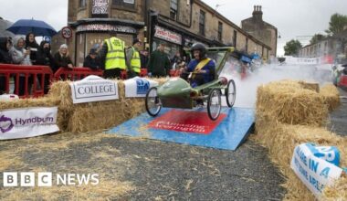 Accrington soapbox challenge sees thousands descend on town