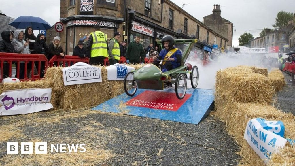 Accrington soapbox challenge sees thousands descend on town