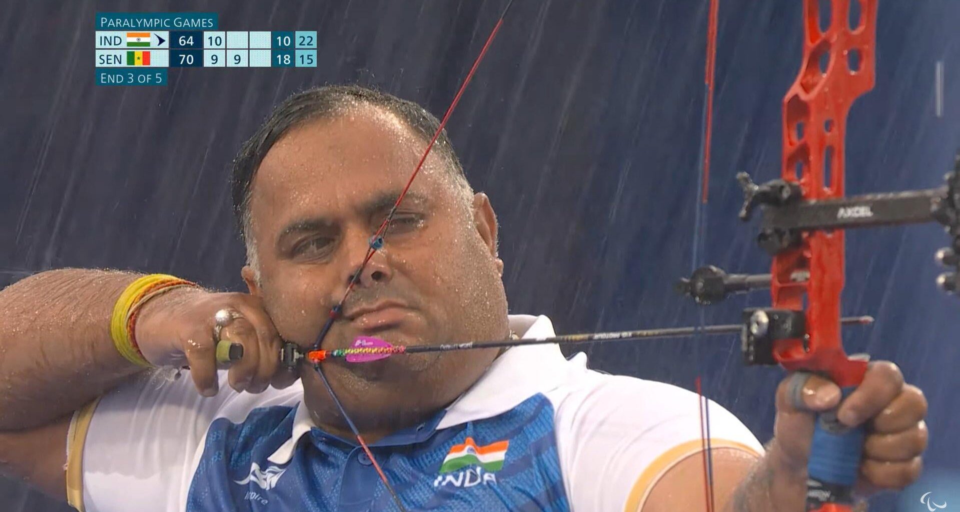 Picture Of The Day: Rakesh Kumar, 39 yo Para-Archer from India, casually shooting 10s in his RO32 match today, with an extremely heavy rain in the arena. (He won the match)