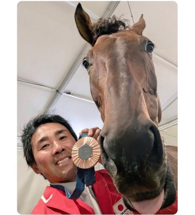 Best olympic photo so far 🐴 🥇😀