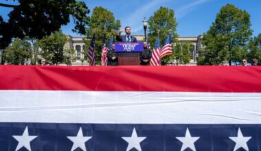 Vance speaks to crowd of tens as Trump campaign deflates