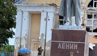 A Ukrainian soldier poses for a photo in front of a Russian Statue in the Kursk Region - August 2024