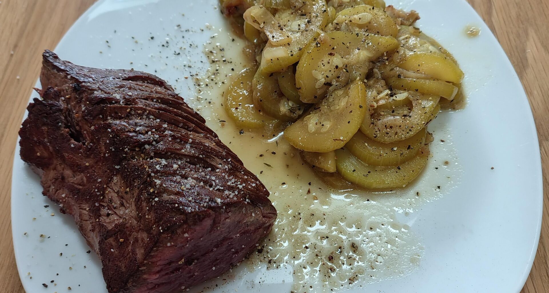 Onglet de boeuf avec son sauté de courgettes