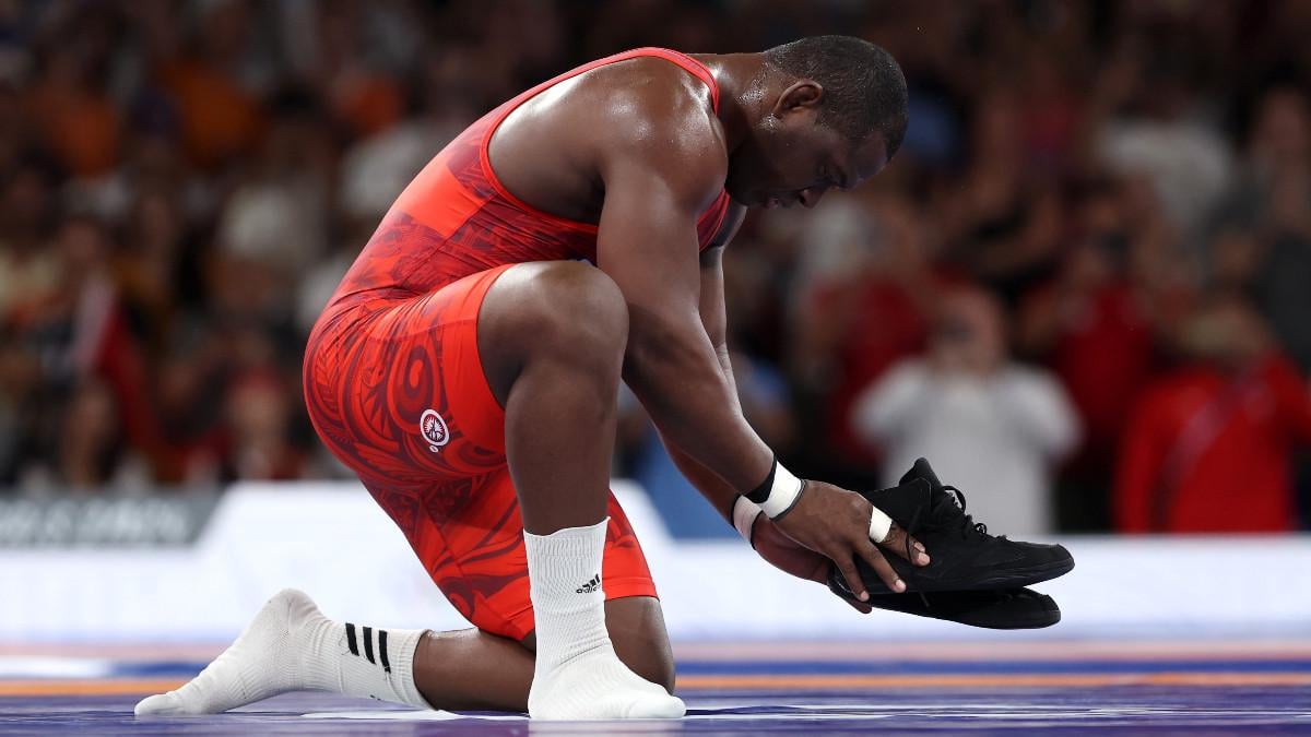 Mijaín López, after winning his fifth gold medal in five Olympics, put his shoes on the mat as a aign of retirement.