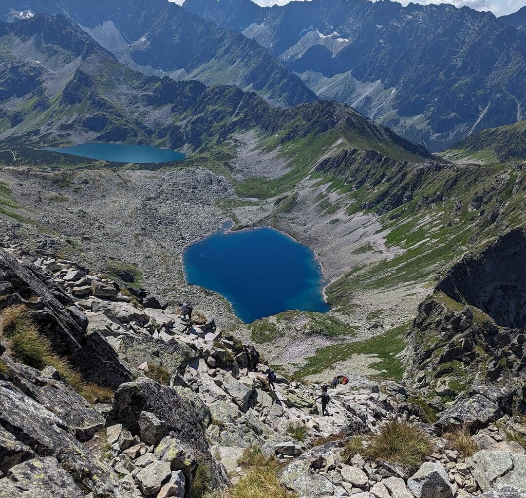 Hello 👋 from the peak of Tatra Mountains 🏔️ between 🇵🇱& 🇸🇰