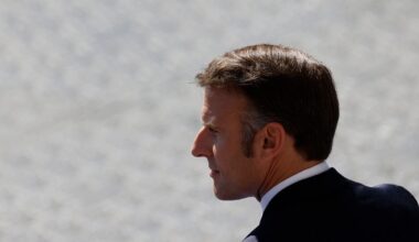 Crise politique en France : réactions au rejet d'un gouvernement NFP par Emmanuel Macron