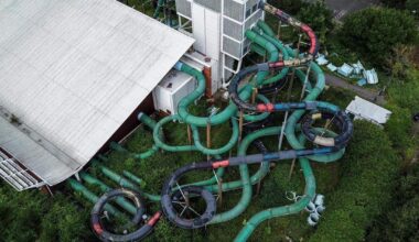 The abandoned Wet 'n' Wild waterpark in North Shields. Any of you lot for any stories to tell about visiting this place in its heyday?