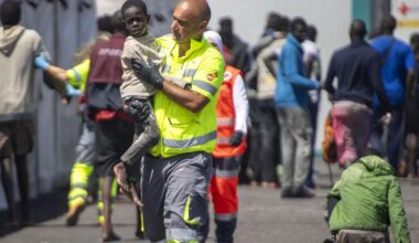 Le Premier ministre espagnol s'est rendu aux îles Canaries pour discuter des mineurs isolés