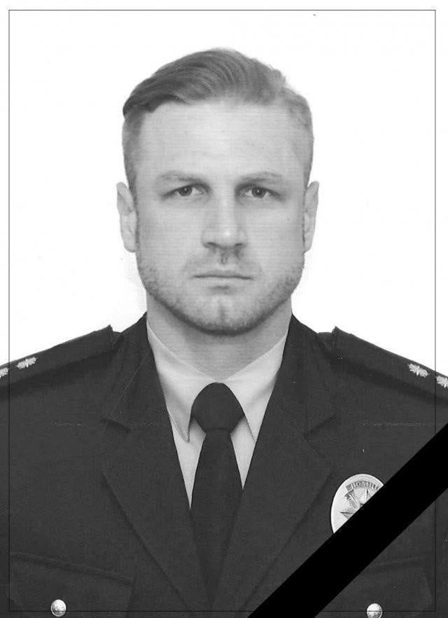 Volodymyr Moskalenko is a policeman who was killed by a Russian drop from a drone while on duty in the Kherson region. The man was 39 years old. He is survived by his wife and two children.