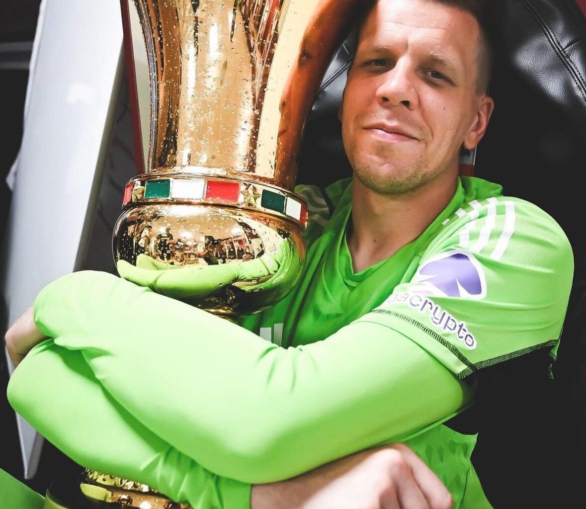 [Fabrizio Romano] Ex-Arsenal player Wojciech Szczesny retires from professional football.