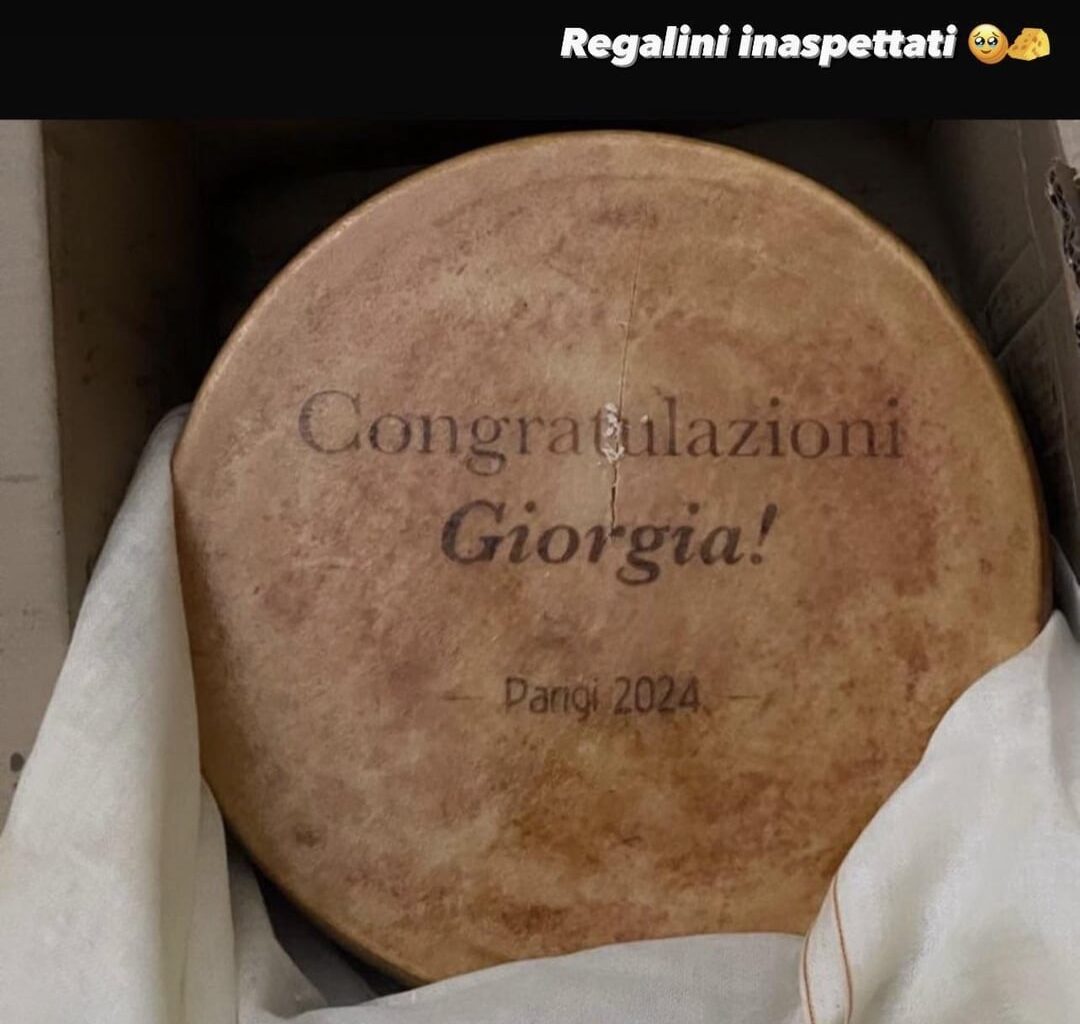 Italian gymnast Giorgia Villa 🥈 gets more Parmesan cheese!