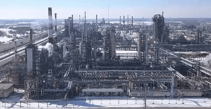 Employees at the Yaroslavl Oil Refinery are currently being evacuated due to the threat of a potential UAV attack. Security forces received information about a possible drone strike, prompting the evacuation of Slavneft-YANOS Oil Refinery personnel to a safe location.