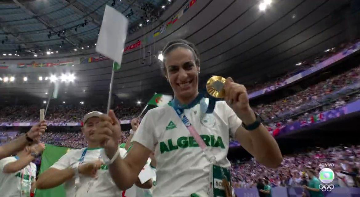 Imane Khelif with the gold medal at the closing ceremony