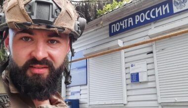 This Ukrainian Army soldier posted a picture next to the Russia Post office - in the Kursk Oblast, saying that "the service is very poor, soon @_novaposhta_ will replace it".