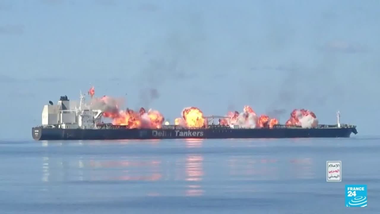 Rebeldes hutíes de Yemen atacan buque petrolero en el Mar Rojo