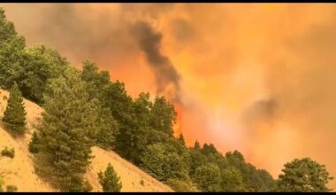 No Comment : Un incendie à l'est de Los Angeles menace des dizaines de milliers d'habitations