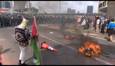 No Comment : affrontements entre police et manifestants anti-guerre en Australie