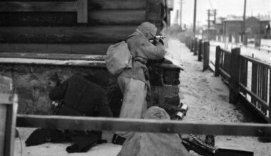 Street fighting between Finnish and Soviet troops in Medvezhyegorsk, early December 1941