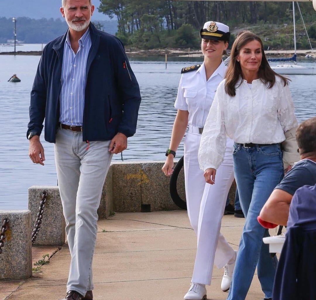 The King and Queen of Spain with Princess Leonor in Villagarcia de Arousa, after they visited the Princess at the  Navy Academy she is attending.