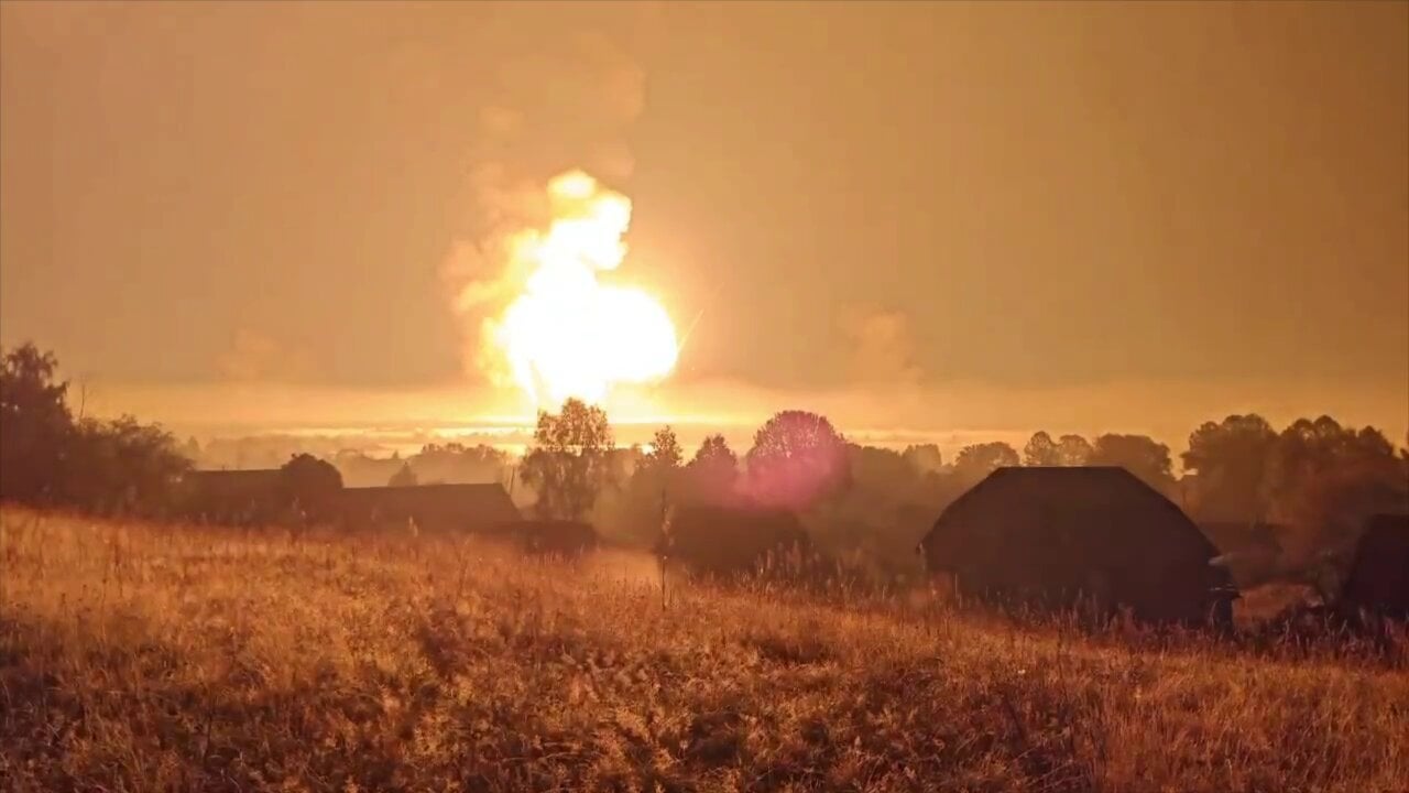 Massive blast after attack on a russian ammunition depot in Toropets [56.5032829, 31.7219694]