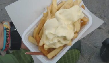 Here in Dutchland, we add fries to our mayonaise 🇳🇱