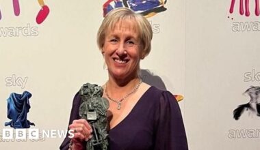 Birmingham nurse wins unsung hero award for singing to children