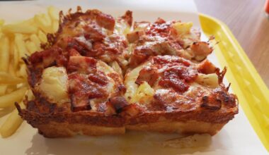 Hawaiian Detroit style pizza